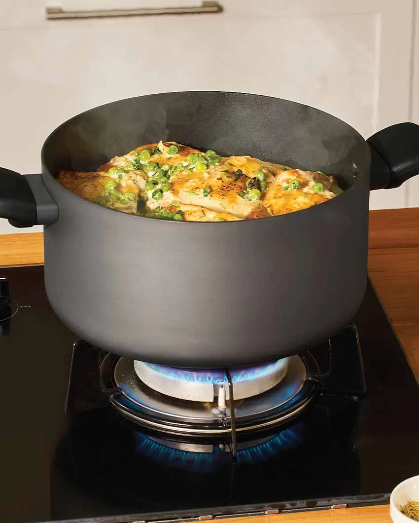 Meyer Aluminium Nonstick Casserole with Lid | 10 inch